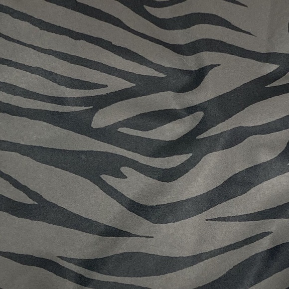 Old Navy Active Long Line Sports Bra Black And Gray Zebra Stripe Print - Picture 4 of 7